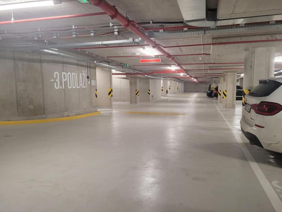 Terrace And Free Parking *