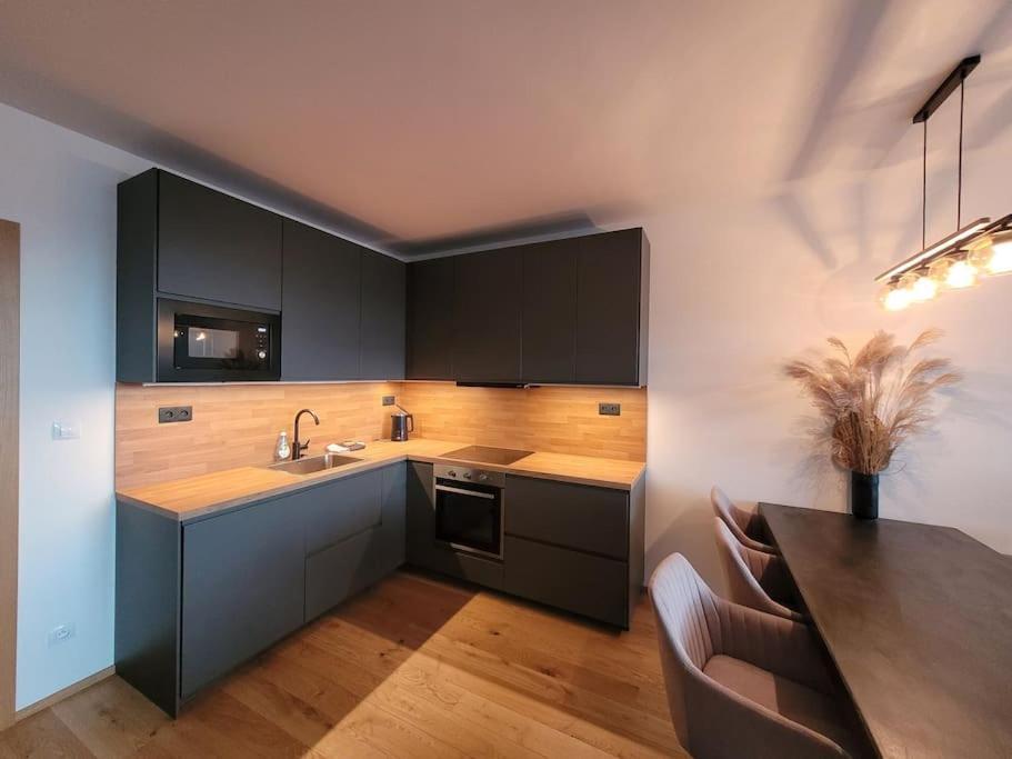 Apartamento Terrace And Free Parking *